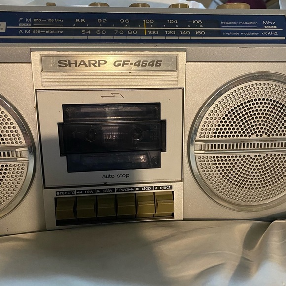 GF-4646 Silver Portable Boombox - Picture 3 of 15